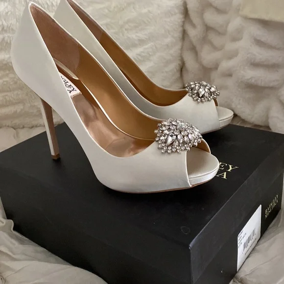 Badgley Mischka Shoes Badgley Mischka Ivory Satin Peep Toe